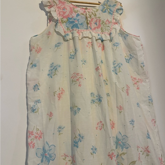 Vintage White Floral Sleeveless Duster sleeper with Ruffle Hem - Picture 4 of 9